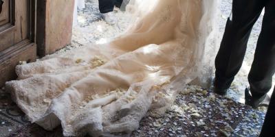 ما الأشياء التي يجب وضعها في الاعتبار عند شراء عريسك بدلة الزفاف؟