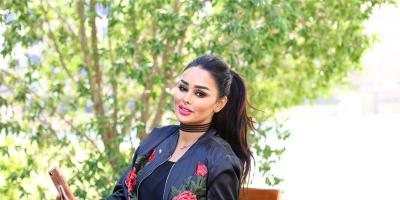 الفاشنيستا الكويتية ترتدي ساعة 