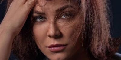 سلاف فواخرجي منهارة في عزاء والدها