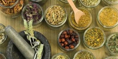  أعشاب فعالة تساعدك في الحصول على بشرة متوهجة خالية من العيوب