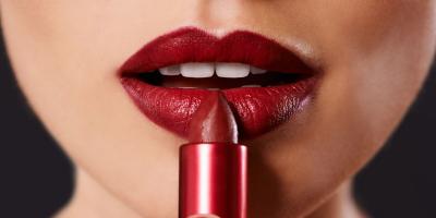 من النيود للبولد.. كيف تختارين أحمر الشفاه المناسب لكِ في حفلات الزفاف