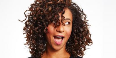 خطوات العناية بالشعر الكيرلي.. ووصفات طبيعية من المنزل