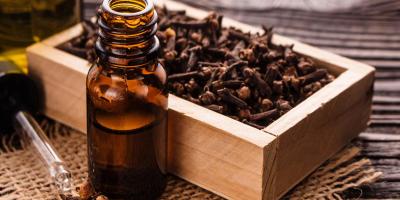 كل ما تريدين معرفته عن فوائد زيت القرنفل المدهش