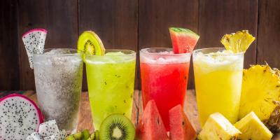 وصفات كوكتيل سهلة تنعشك في حرارة الصيف