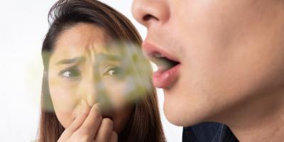 7 نصائح للتخلص من رائحة الفم الكريهة بعد تناول الثوم والبصل