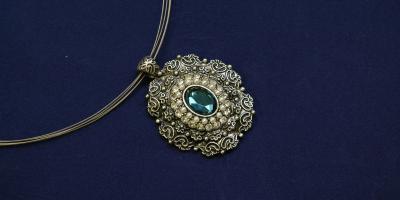 6 أخطاء تفعلينها عند ارتدائك الحلي والمجوهرات .. تعرّفي عليها