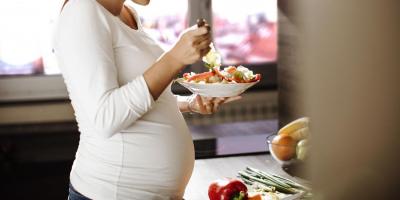 10 أطعمة ابتعدي عنها تمامًا عند حملك