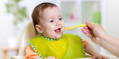 تعرفي علي العناصر الغذائية المهمة التى يحتاجها رضيعك من عمر 6-12 شهرا