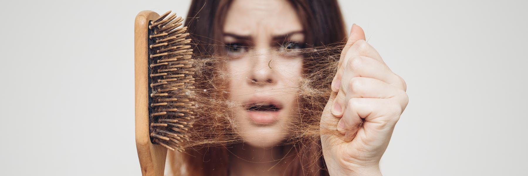 مكونات طبيعية تخلصك من مشكلة الخصلات الهشة والجافة 