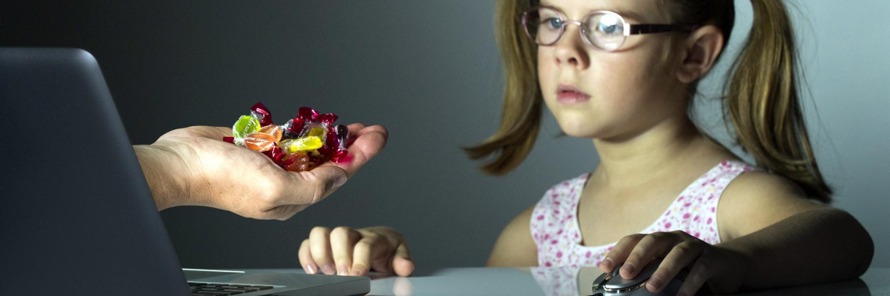 الإساءة عبر الإنترنت