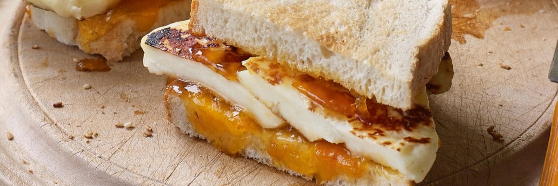 ساندويش الحلوم ومربى المشمش