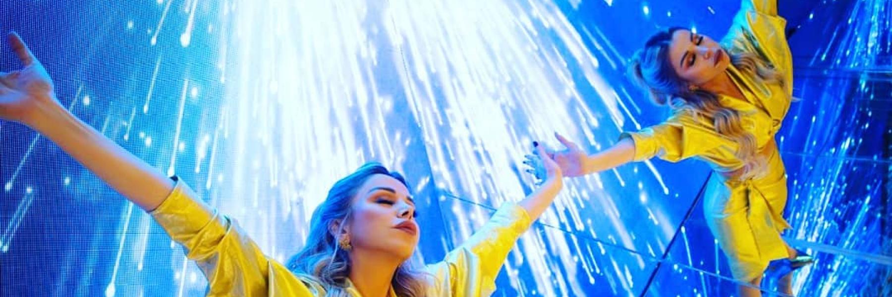 أناقة رزان مغربي بكلمتين "غريب وعصري"!