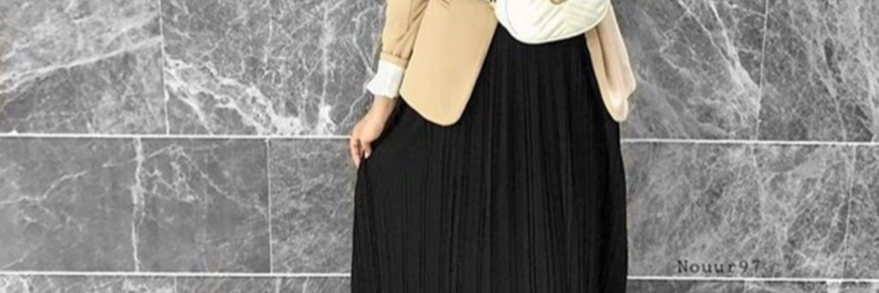 أفكار لارتداء التنورة البليسيه هذا الصيف بشكل يناسب حجابك