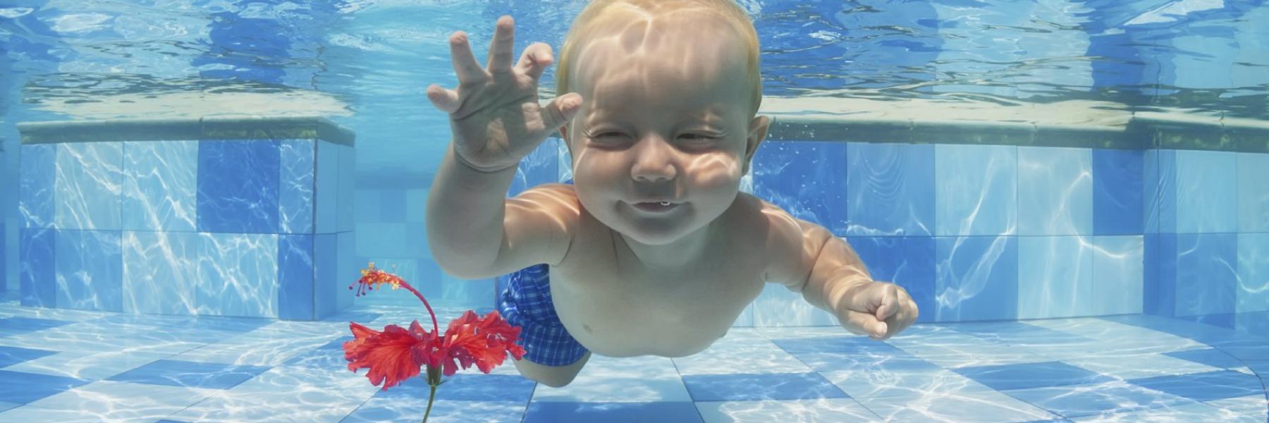 كيف تتغلبين علي خوف طفلك من الماء