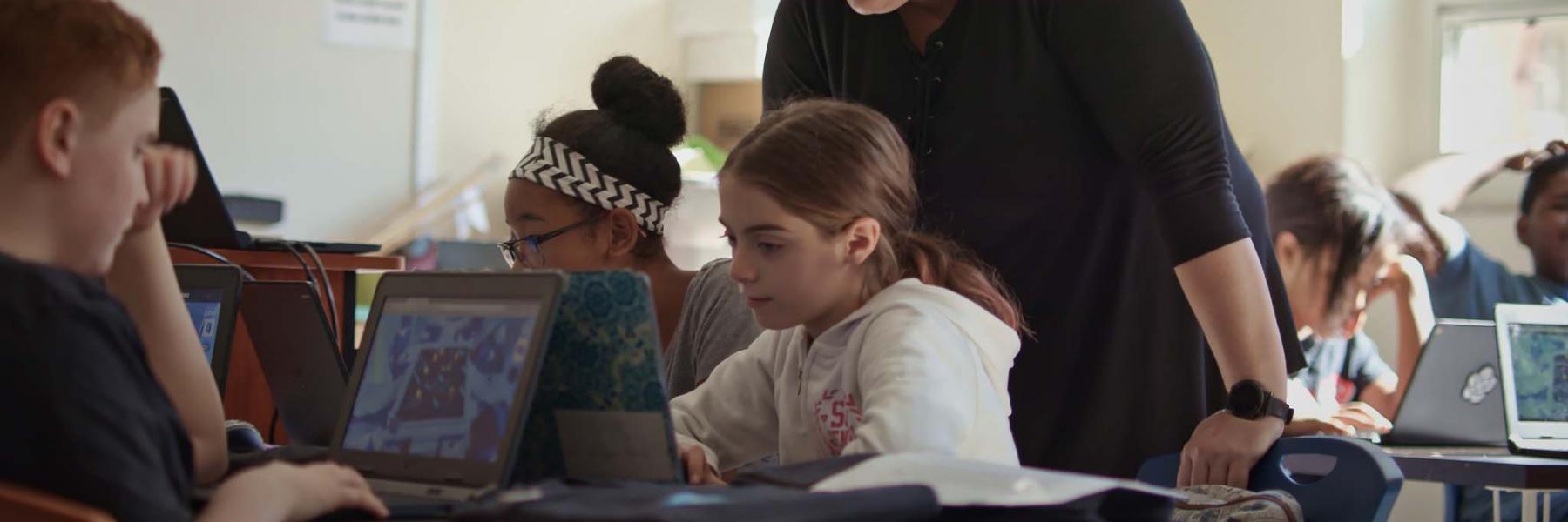 فوائد وأضرار الإنترنت للأطفال