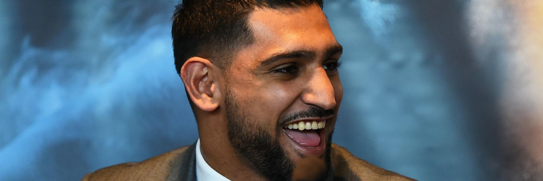 الملاكم الباكستاني "عامر خان" ينشر سفرته الرمضانية.. والفطور لحم مشوي مع المعكرونة