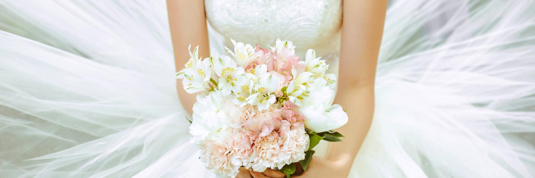 فساتين زفاف بسيطة لحفل زفافك المنزلي