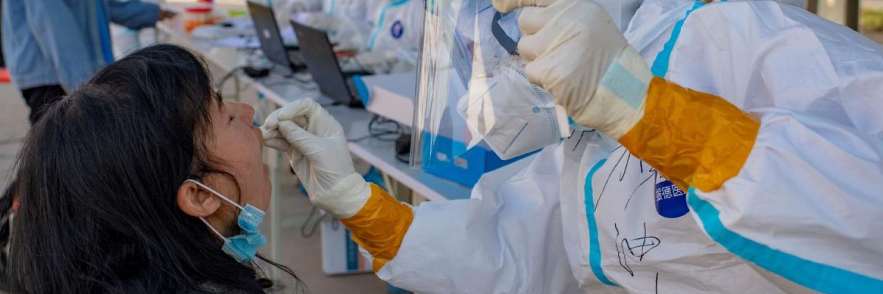 كيف نتعامل مع حالة القلق الصحي والخوف من العدوى في ظل انتشار فيروس كورونا؟