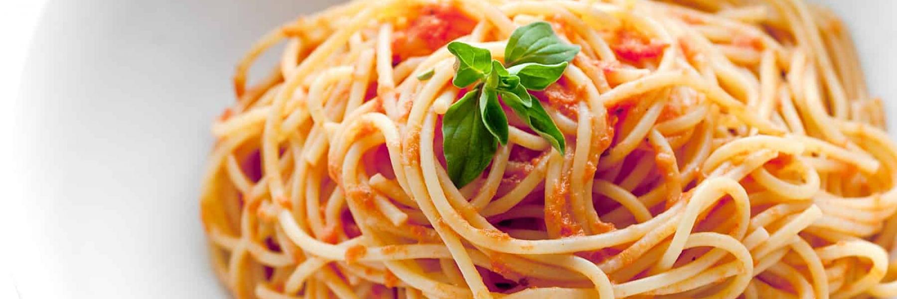 مكرونة بصلصة الريحان