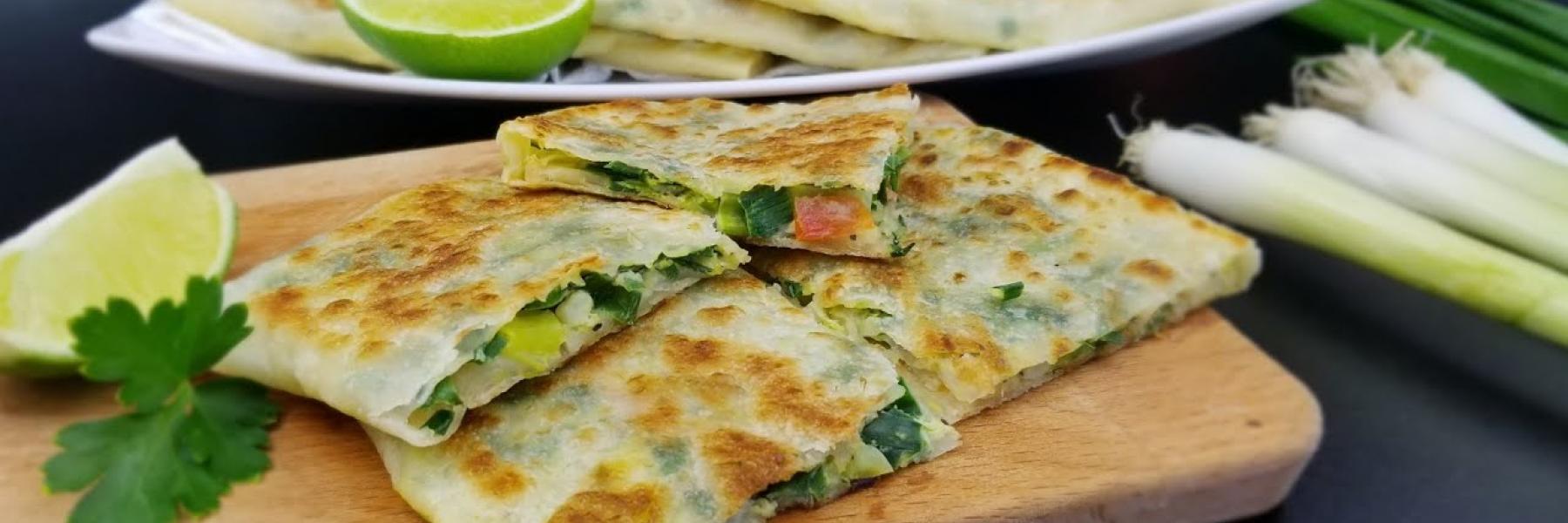 مطبق بالبيض والكراث بدون لحم