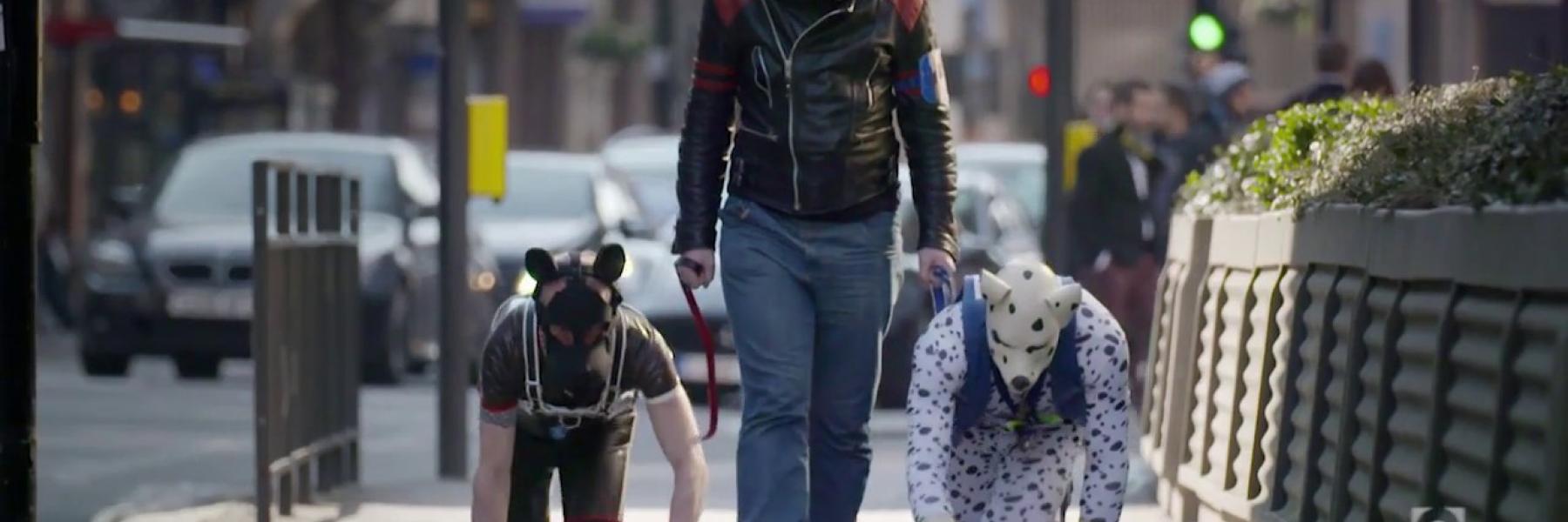 الكلاب البشرية