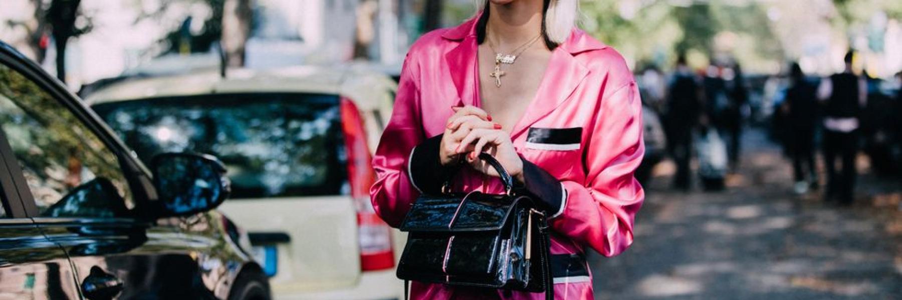 إليكِ صيحات ملابس المنزل الحريرية لصيف ٢٠٢١