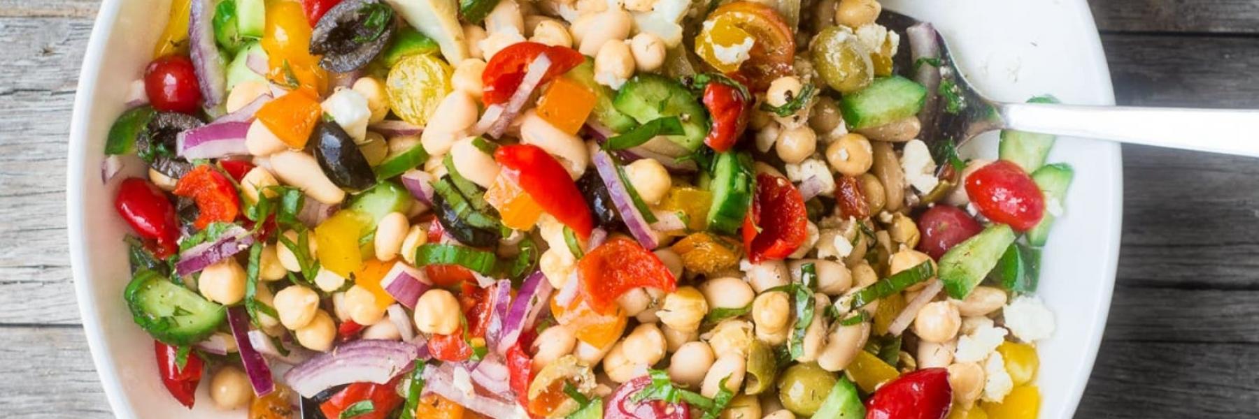 سلطة الفول الأبيض مع الخضار