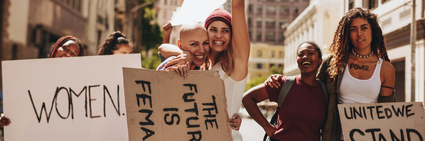 السياسة والموضة: كيف تطورت الأزياء في عالم السياسة عبر الزمن 