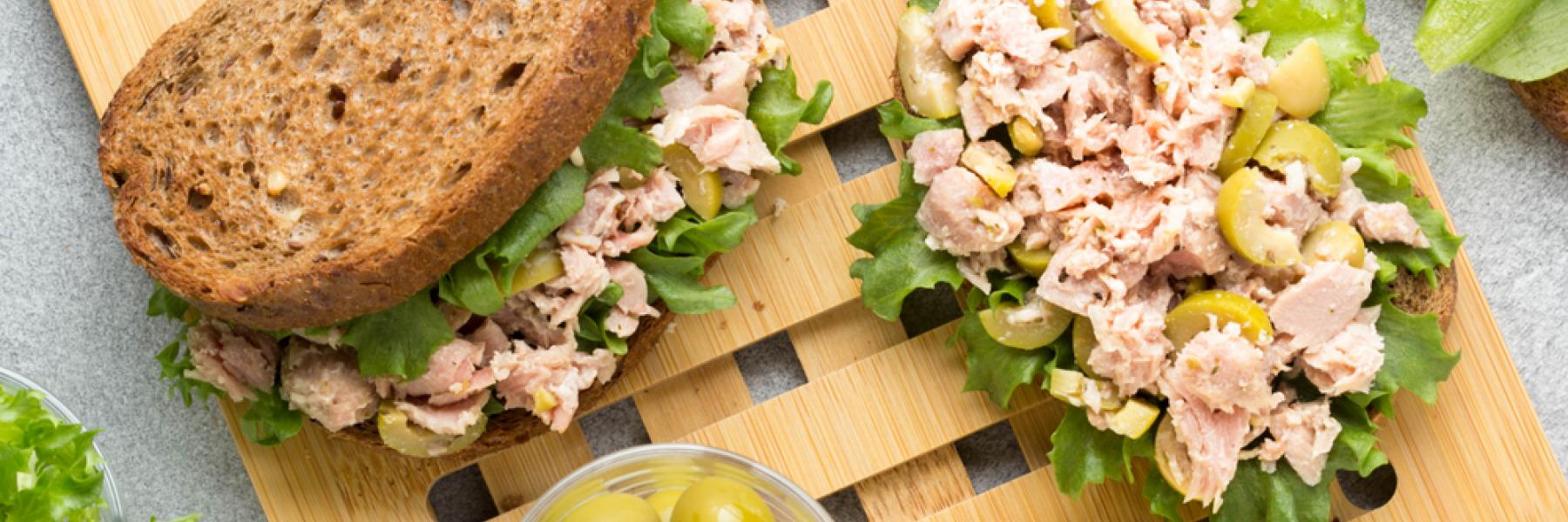 توست بالتونة والزيتون