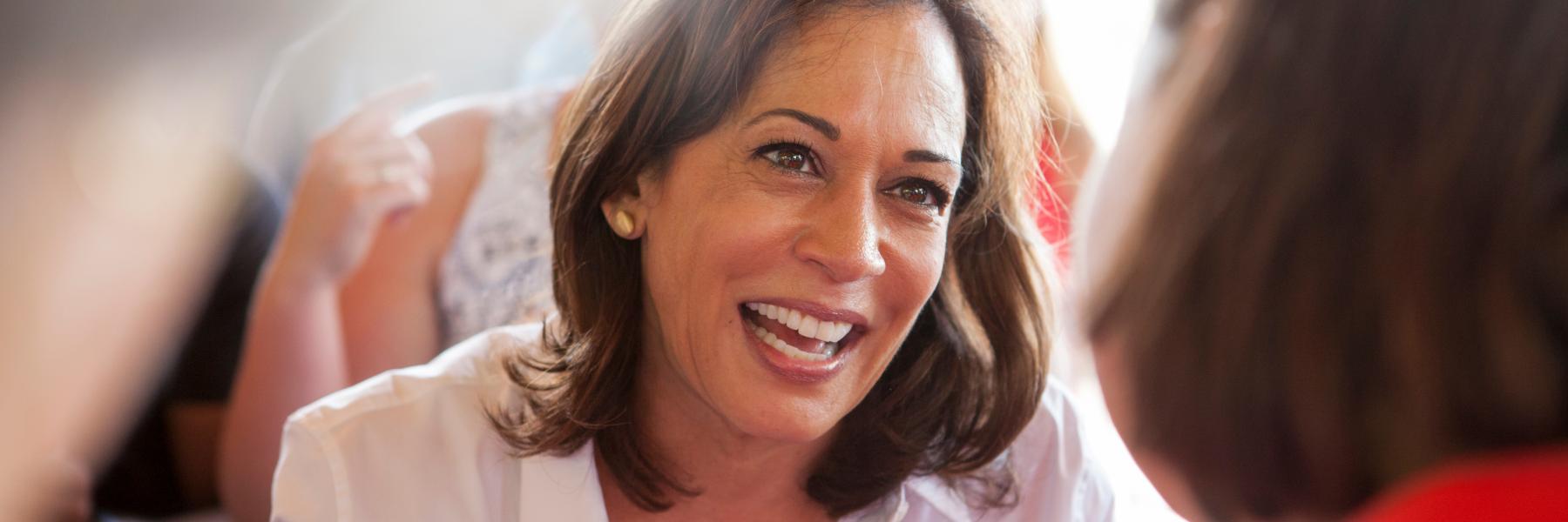 بالصور: من هي نائب الرئيس الأمريكي كامالا هاريس؟