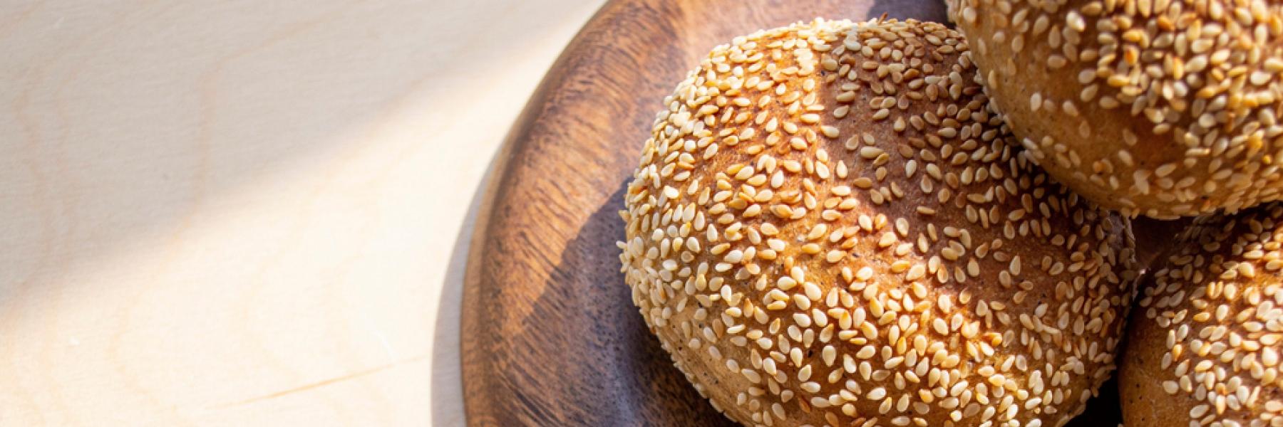 الخبز التركي بالسمسم