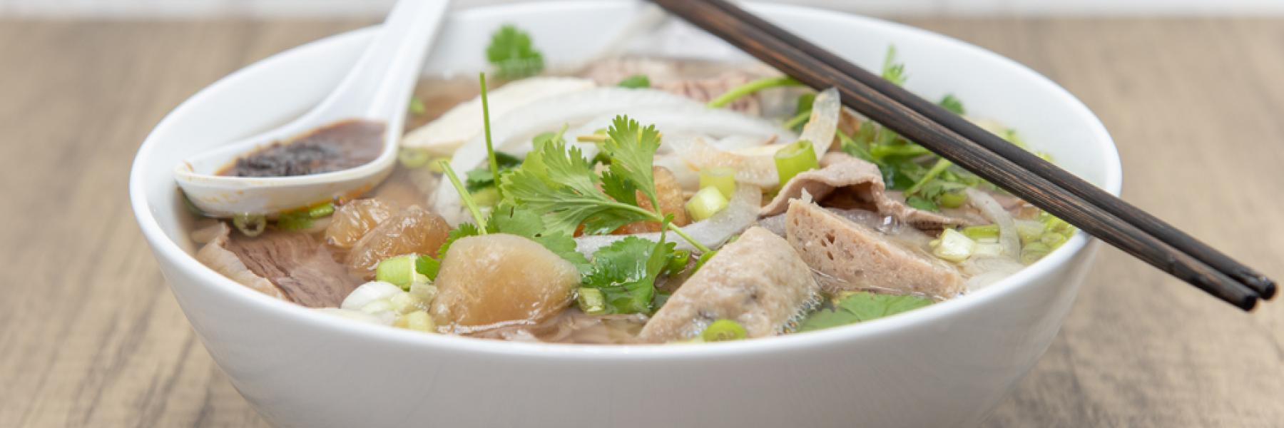 حساء القلقاس الأخضر