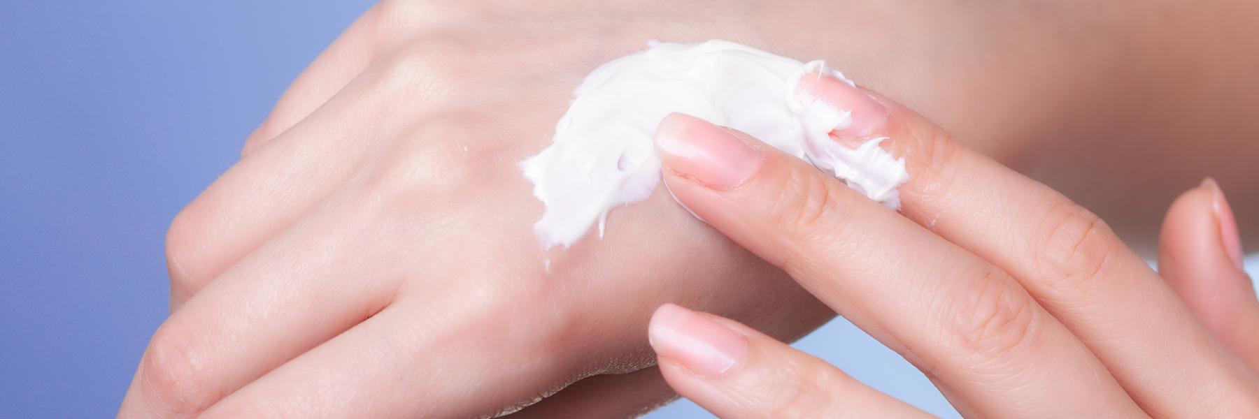 وصفات طبيعية لعلاج جفاف اليدين