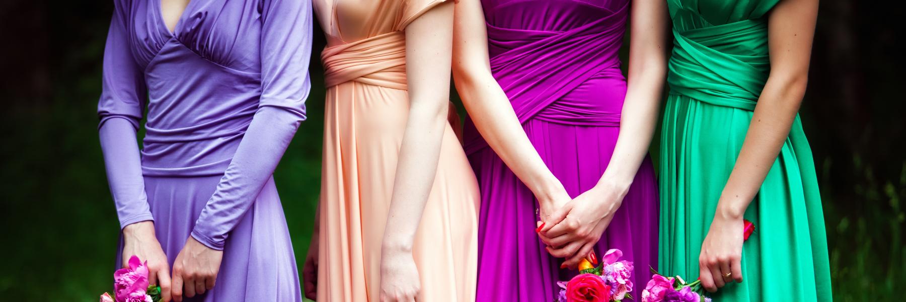 ماذا ترتدين عند الذهاب لحفلات الزفاف