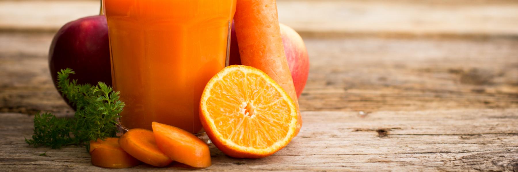 عصير البرتقال والجزر الطبيعي