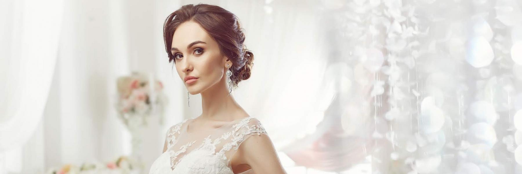 نجمات اخترن فساتين زفاف تحمل رسائل سرية