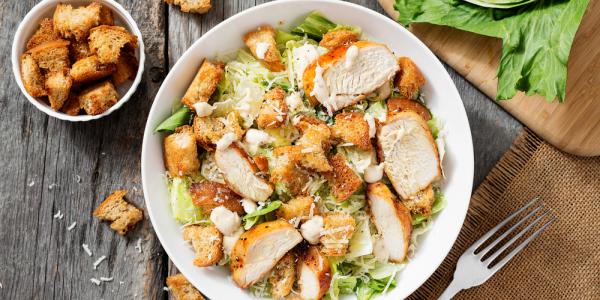 سلطة الـ"سيزر" بالدجاج