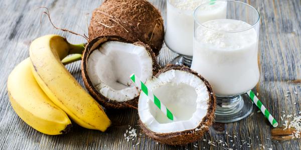 عصير الموز وماء جوز الهند