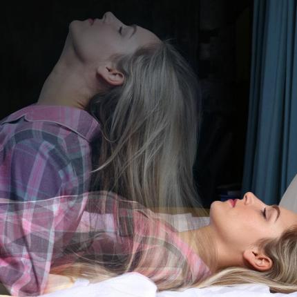 ما هو الجاثوم أو شلل النوم..وما هي أسباب حدوثه؟