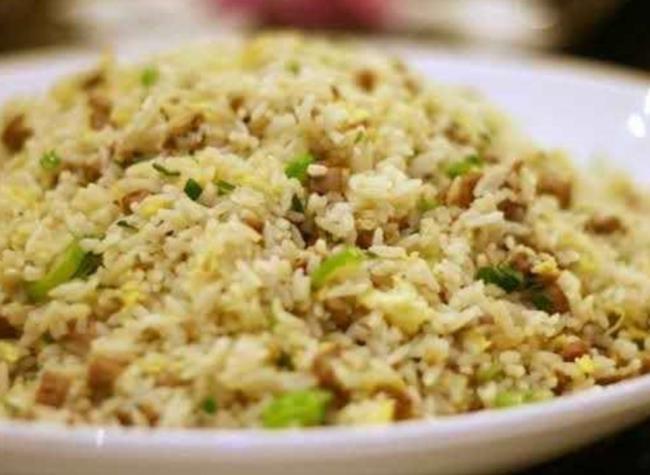 الارز بالفول الاخضر والشبت