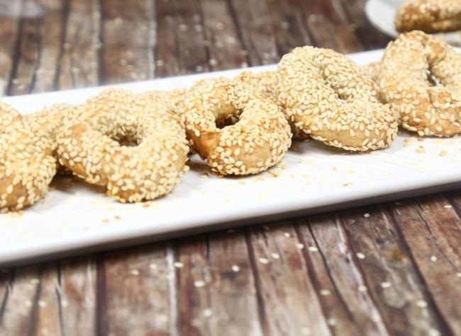 كعك بالسمسم