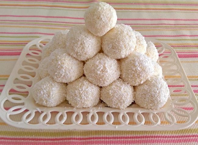  حلى كرات جوز الهند والزبيب