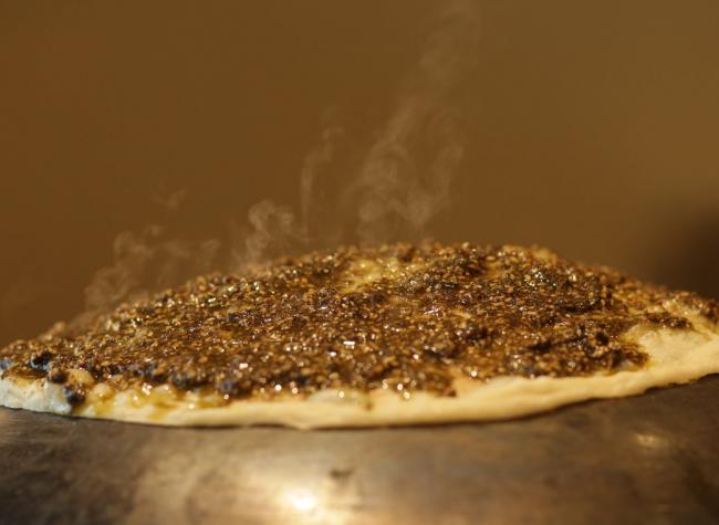 مناقيش الزعتر على الصاج