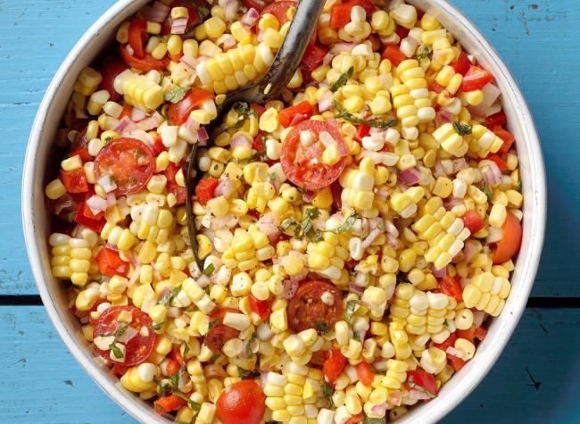 سلطة الذرة بالبندورة