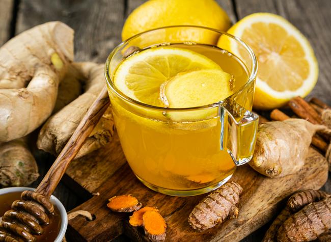 شاي الكركم والزنجبيل