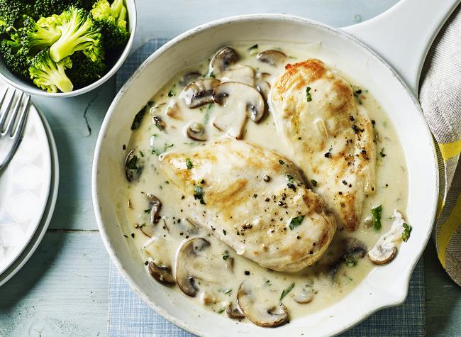 دجاج بالكريمة والفطر