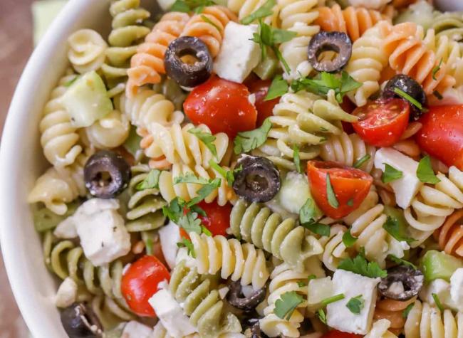 سلطة المكرونه بالجبن خفيفة