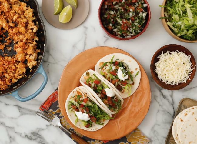 تاكو دجاج بالمانغو