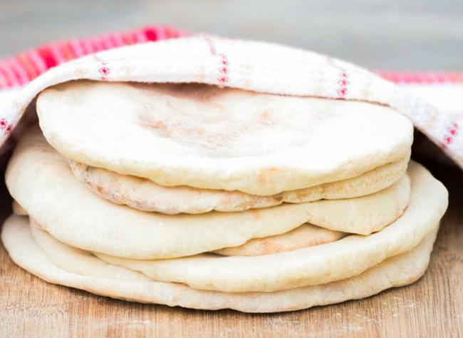 الخبز بحشوة الفطر