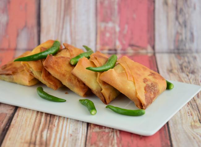 المطبق بالرقاق السمبوسه